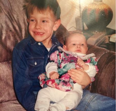 Monica Beets con su hermano Kevin