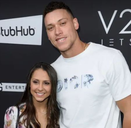   Samantha Bracksieck, laureata alla California State University con suo marito e il lanciatore dei New York Yankees Aaron Judge