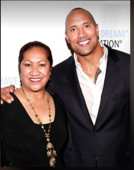   La madre de Dwayne Johnson intentó suicidarse cuando el actor tenía 15 años.