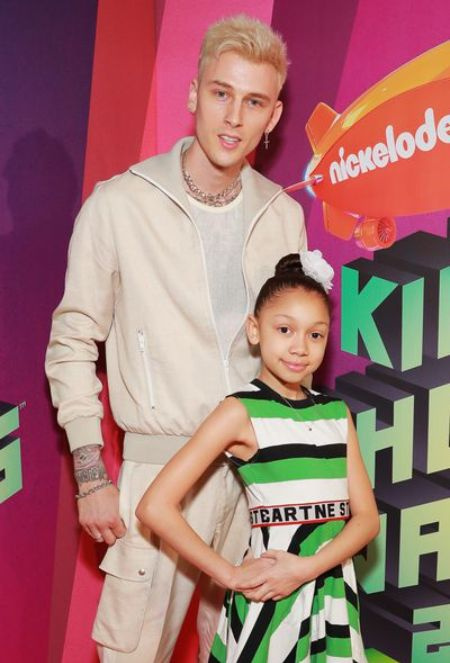 Casie Colson Baker com seu pai Machine Gun Kelly