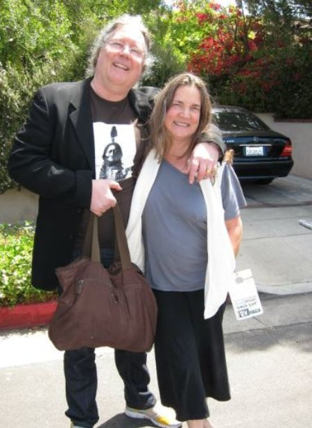   Instructor de yoga, Erich Schiffman con su esposa y Humphrey Bogart's daughter, Leslie Bogart.