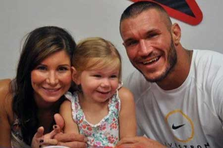   Alanna Marie Orton con sus padres
