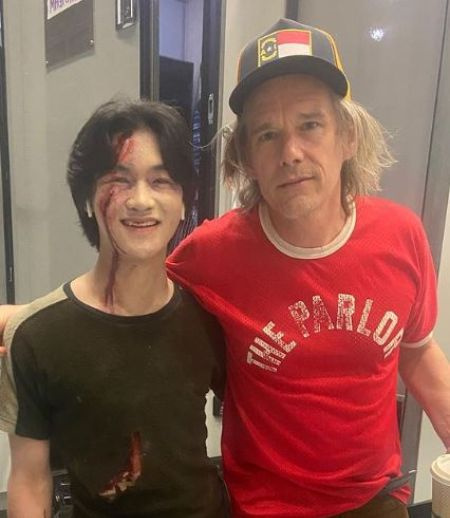 5 pés 7 polegadas de altura Tristan Pravong com seu ex co-estrela Ethan Hawke que tem 5 pés 10 polegadas de altura