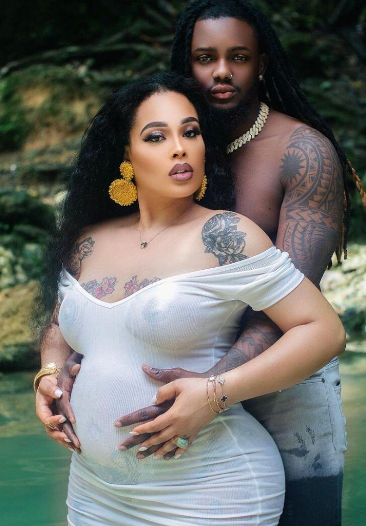   Blondedy Ferdinand e Dperfect hanno annunciato la gravidanza attraverso un servizio fotografico di coppia.