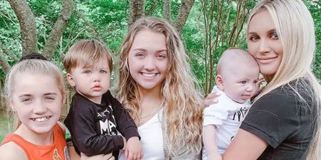Memphis Aldean con su familia