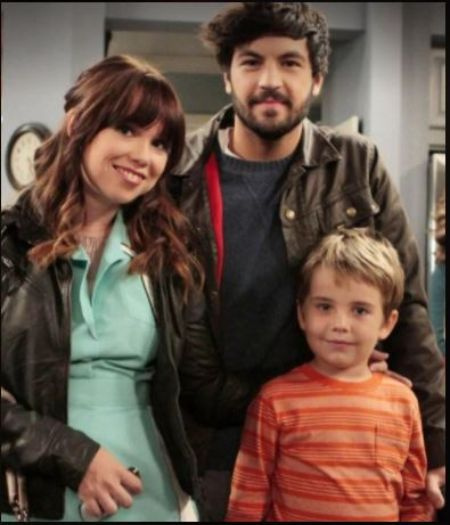   Der in Kalifornien geborene ehemalige Kinderschauspieler Flynn Morrison auf der rechten Seite als Boyd Baxter.