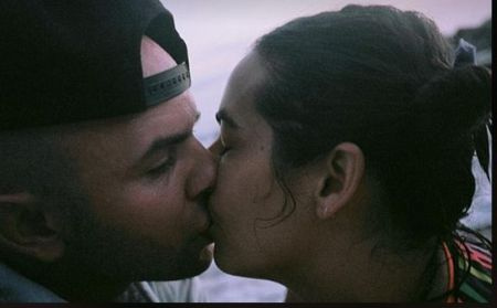 Brick Stowell con la madre de su hija, Alanna Masterson, con quien comenzó a salir a fines de la década de 2000.
