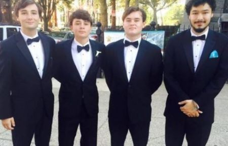 Le fils de Bill Murray et son ex-femme, Caleb Murray (extrême droite) avec ses frères.