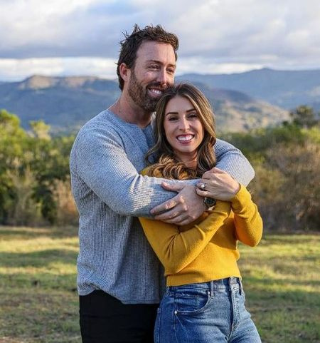   Jacqueline Carlin Sohn mit seiner Verlobten.