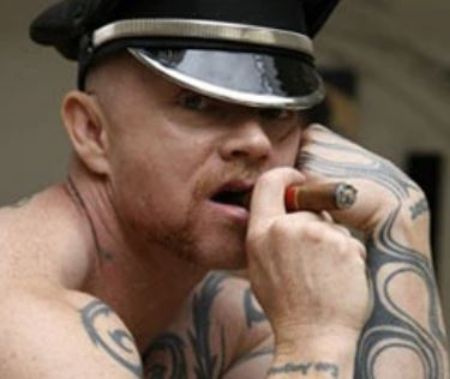   Karin, ex lavoratrice del BDSM's ex-partner and a porn actor Buck Angel 