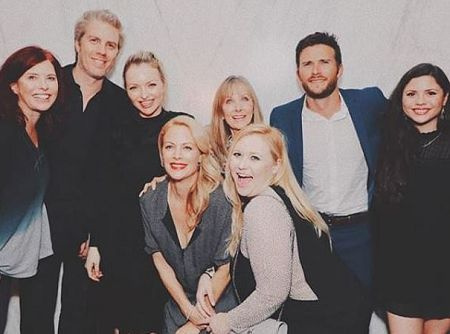   Kathryn tiene siete hermanos.