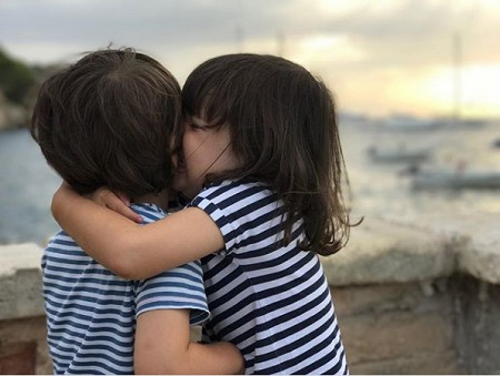 Álvaro Morte's twin Leon and Julieta snuggling up