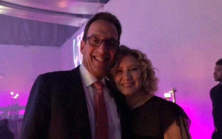 Qui est David Scott Simon ? Aperçu de la vie intérieure du mari d'Alison Berns