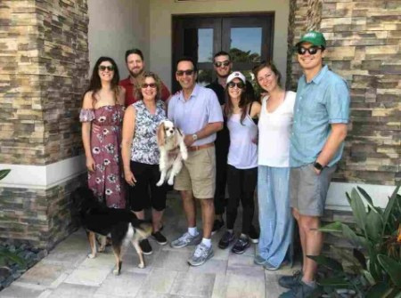 David Scott Simon n'a pas d'enfants biologiques