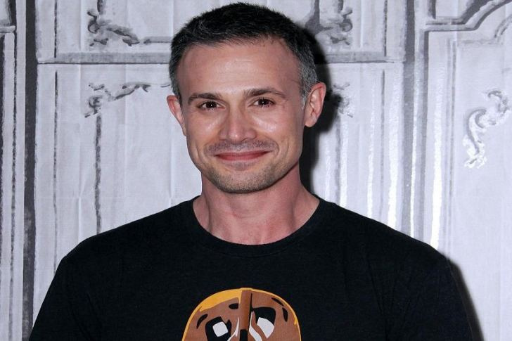 La madre de Freddie Prinze Jr. lo crió después de la trágica muerte de su padre