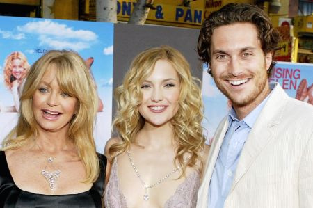 lalania hudson's father's ex-spouse Goldie Hawn and their children, Kate Hudson and Oliver Hudson.