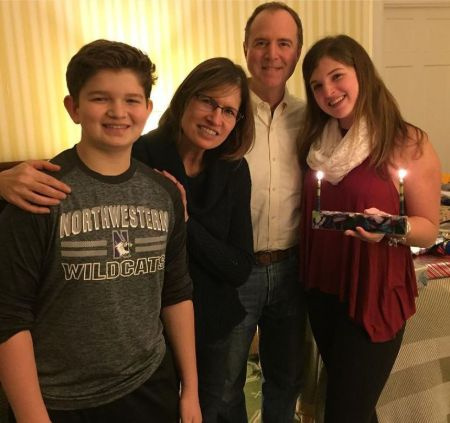   Eve e suo marito Adam hanno due figli dal loro matrimonio