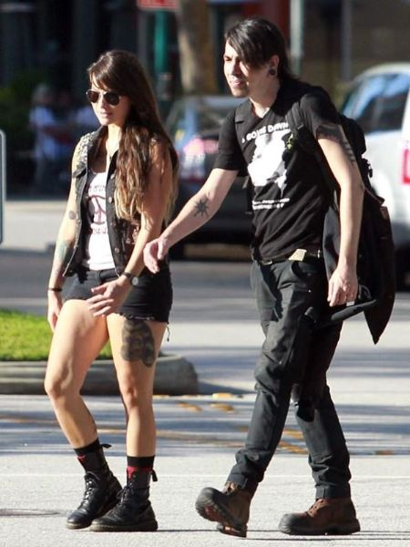 Alex Aniston con su novia Kiri