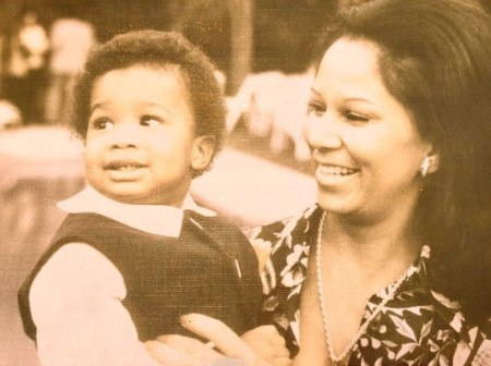 Alexander Devore Avant a actuellement 51 ans