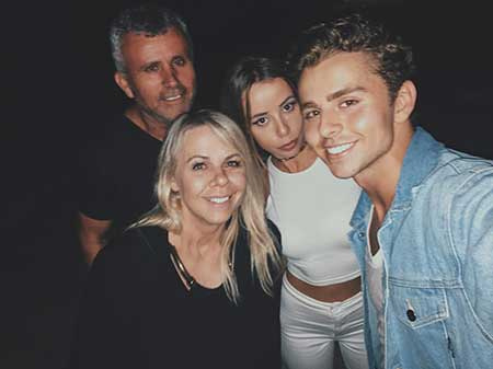 Michael Dameski avec ses parents et sa soeur Diana