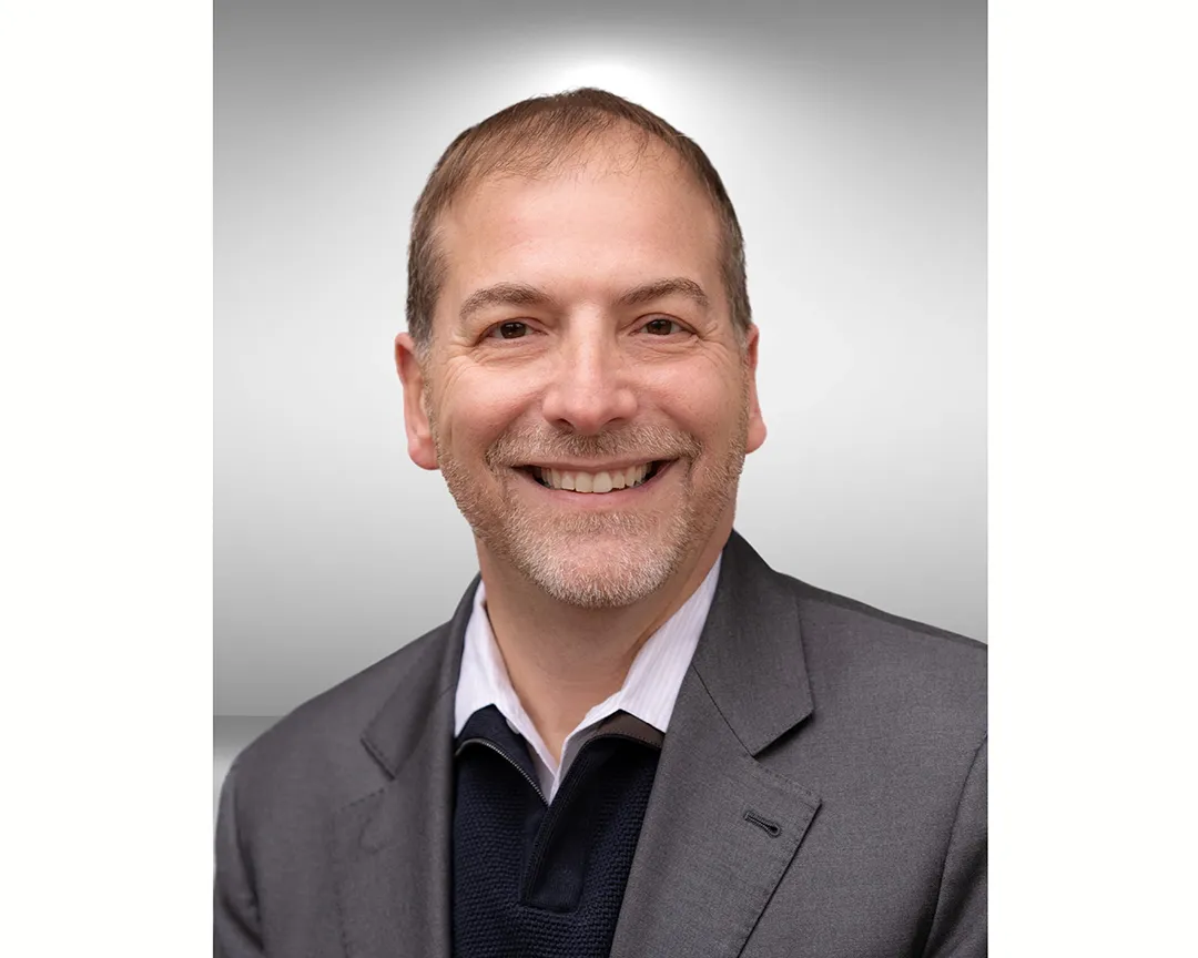 Preguntas y respuestas: Chuck Todd dice que los deportes juveniles podrían ayudar a salvar las noticias locales