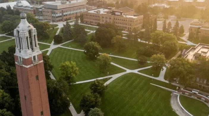 Ihr Leitfaden für die Journalistenkonferenzsaison 2025' width='703' height='393' title=