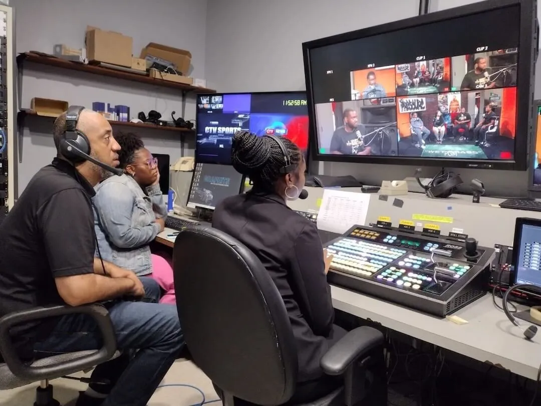 Enfrentando severos cortes orçamentários, uma estação de televisão local apoiou-se na sua comunidade – e conseguiu