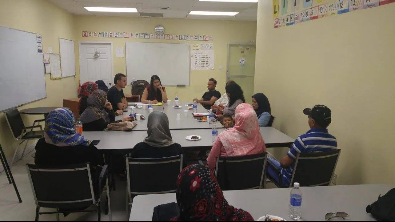 Mona Awwad escucha a los asistentes al taller sobre los desafíos que enfrentan durante un taller en Toronto. (Cortesía: Mohammad Abdulhaleem)' width='1284' height='721' title=