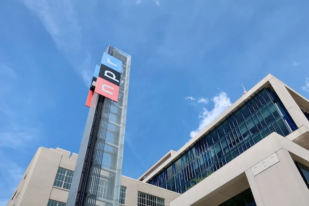 Trump pide al Congreso que revoque mil millones de dólares en fondos ya aprobados para la radiodifusión pública