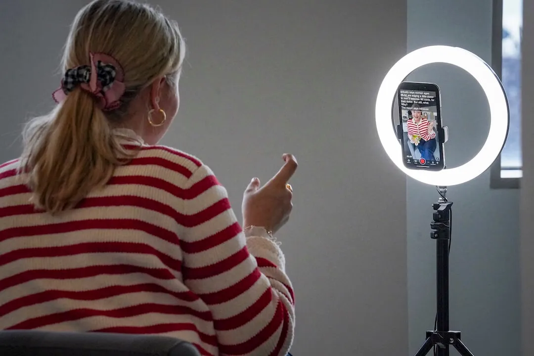 Una encuesta entre consumidores de noticias de Chicago muestra que la Generación Z está desconectando las noticias locales