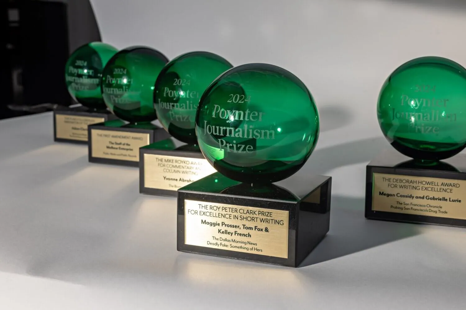 La crisi del fentanil, le uccisioni di civili iracheni e le morti dovute a leggi restrittive sull’aborto riconosciute nei Poynter Journalism Prizes 2025