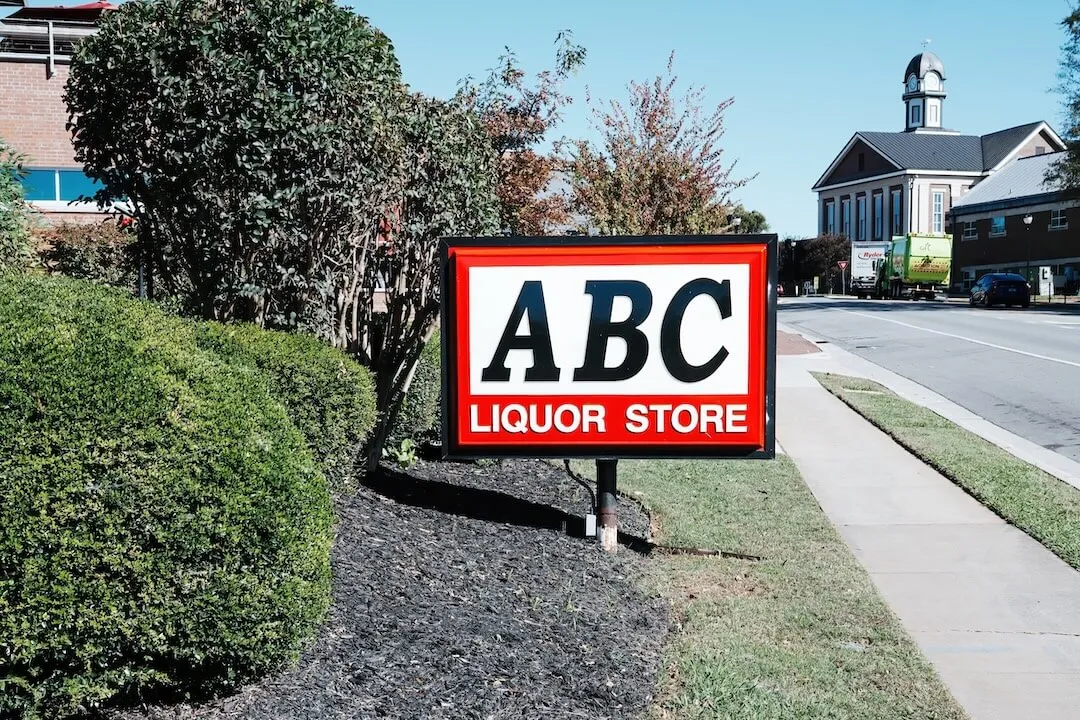 « Où est l'amaro ? » Comment un journaliste indépendant a testé le système d'alcool géré par l'État de Caroline du Nord' width='1080' height='720' title=