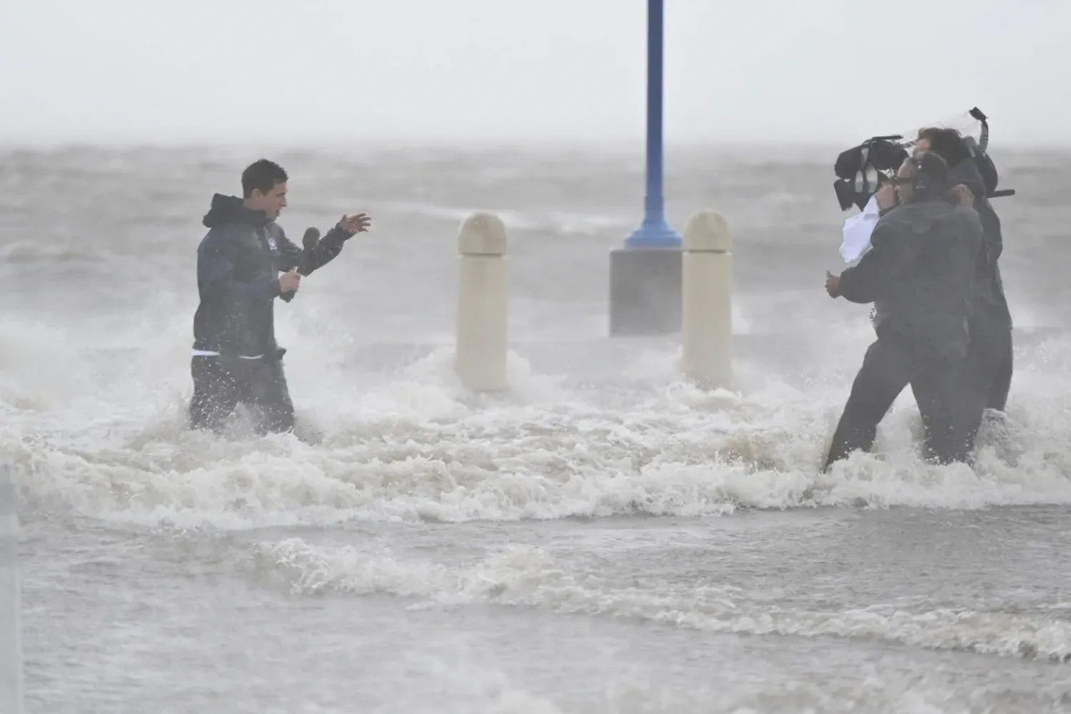 Why Jim Cantore and hurricane reporters in the eye of the storm matter' decoding='async' fetchpriority='high