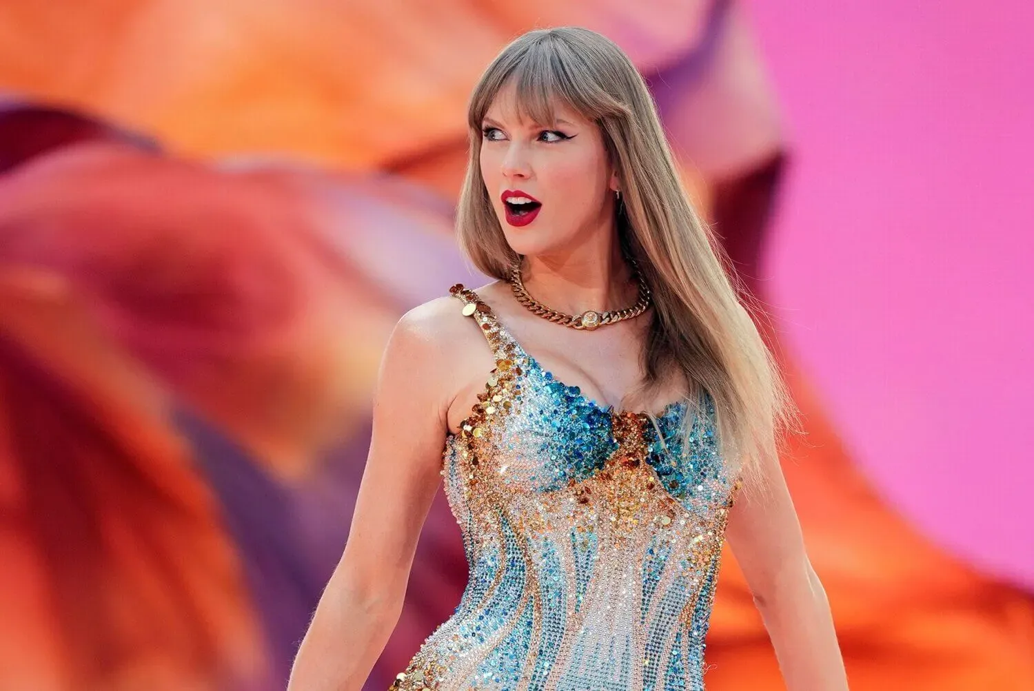 Taylor Swift sends the internet into a meltdown with podcast appearance' decoding='async' fetchpriority='high