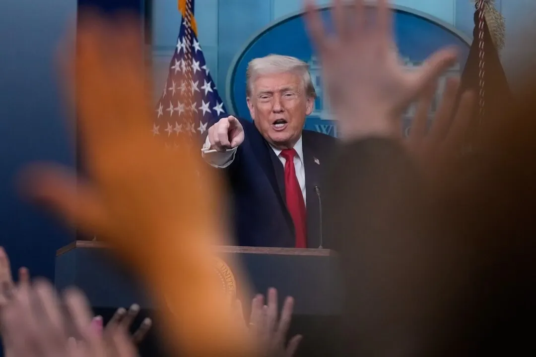 Opinião | Um ano depois, a guerra de Donald Trump contra a imprensa tornou-se implacável