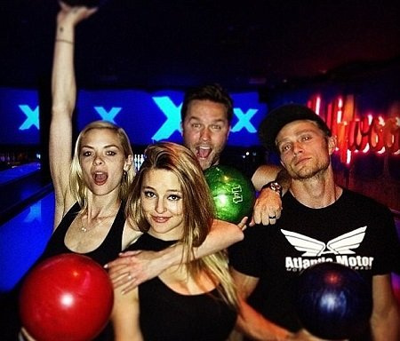 Wilson Wilson junto com sua namorada no Jamie King's birthday party.