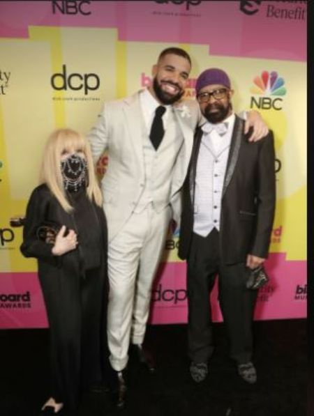 Drake con su padre, Dennis y su madre, Sandi