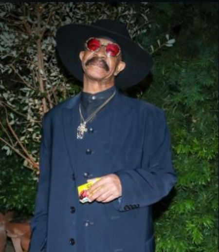 Drake, cantante de Thank Me Later's father Dennis Graham in 2019
