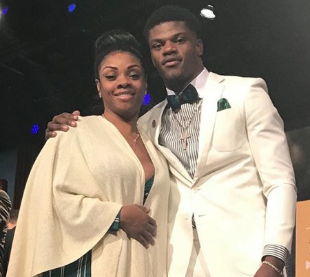 Lamar Jackson avec sa mère Felicia Jones.