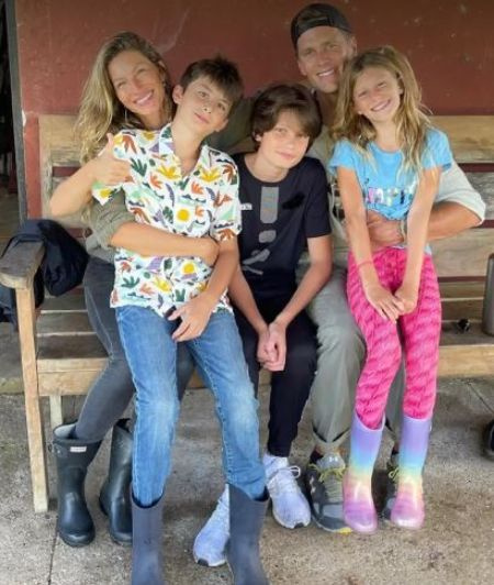 L'ancien couple Gisele Bundchen et Tom Brady avec leurs enfants John, Benjamin et Vivian
