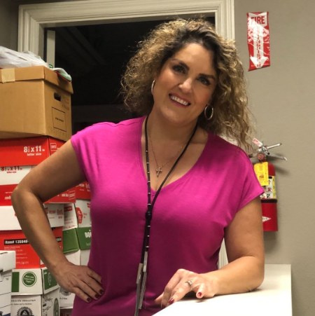 Casey Nezhoda es el centro de atención como participante en Storage Wars