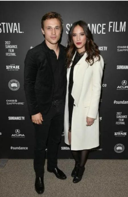 Kelsey Asbille com o namorado William
