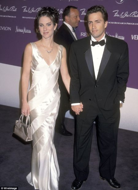   Andrew estuvo casado anteriormente con la diseñadora floral Jennifer Hageney.