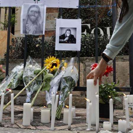 Fan de Taylor Hawkins rindiéndole homenaje