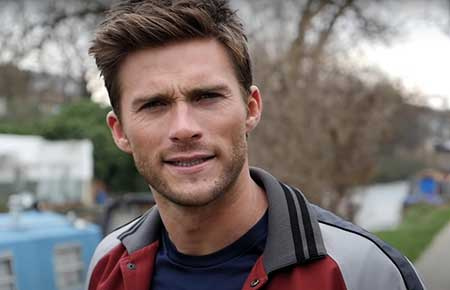 El actor Scott Eastwood no está casado