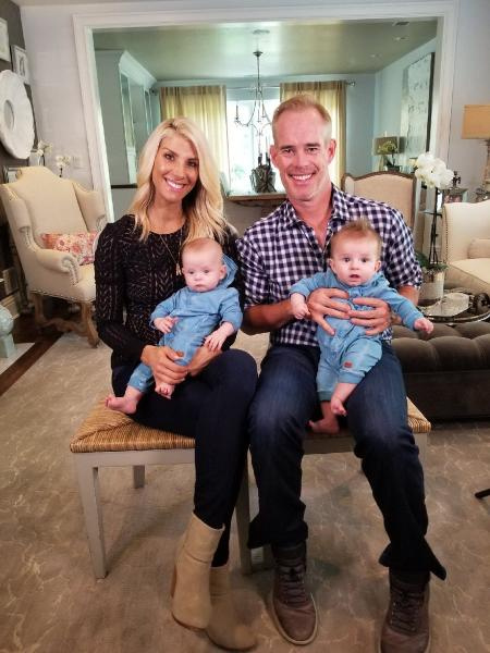Michelle, esposa de Joe Buck, con gemelos (1)