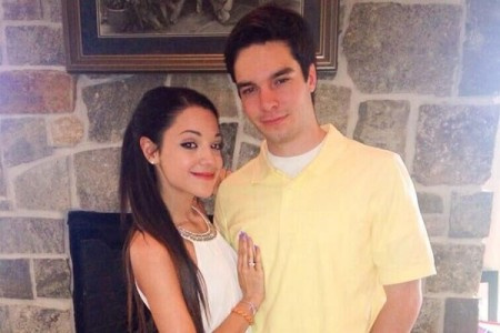   Gabi indossa un pezzo bianco e il suo ex Brandon indossa una maglietta gialla.