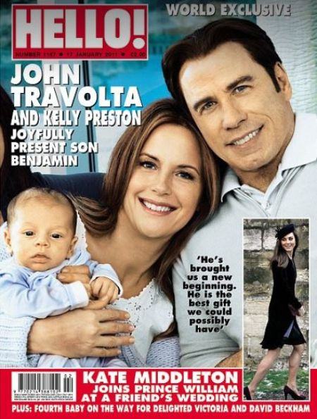 O ator de Face,Off John Travolta e sua falecida esposa e atriz de Twins Kelly Preston com seu filho recém-nascido, Benjamin Travolta.
