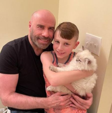 O ator de Grease, John Travolta, com seu filho, Benjamin.