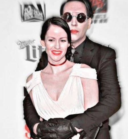O cantor do Luchbox, Marilyn Manson, com sua esposa e fotógrafa, Lindsay.
